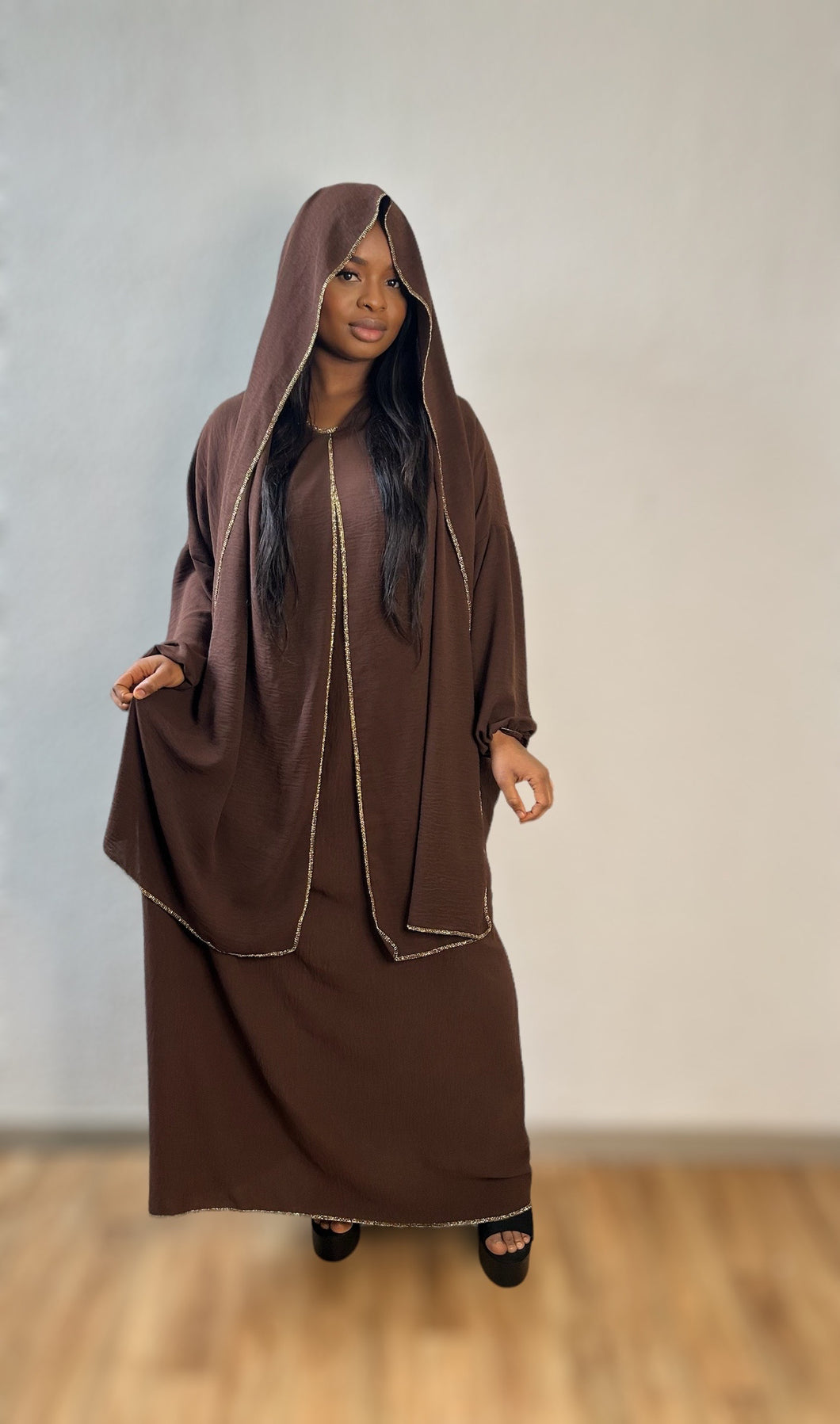 Détail du produit

Robe Abaya marron avec voile intégré